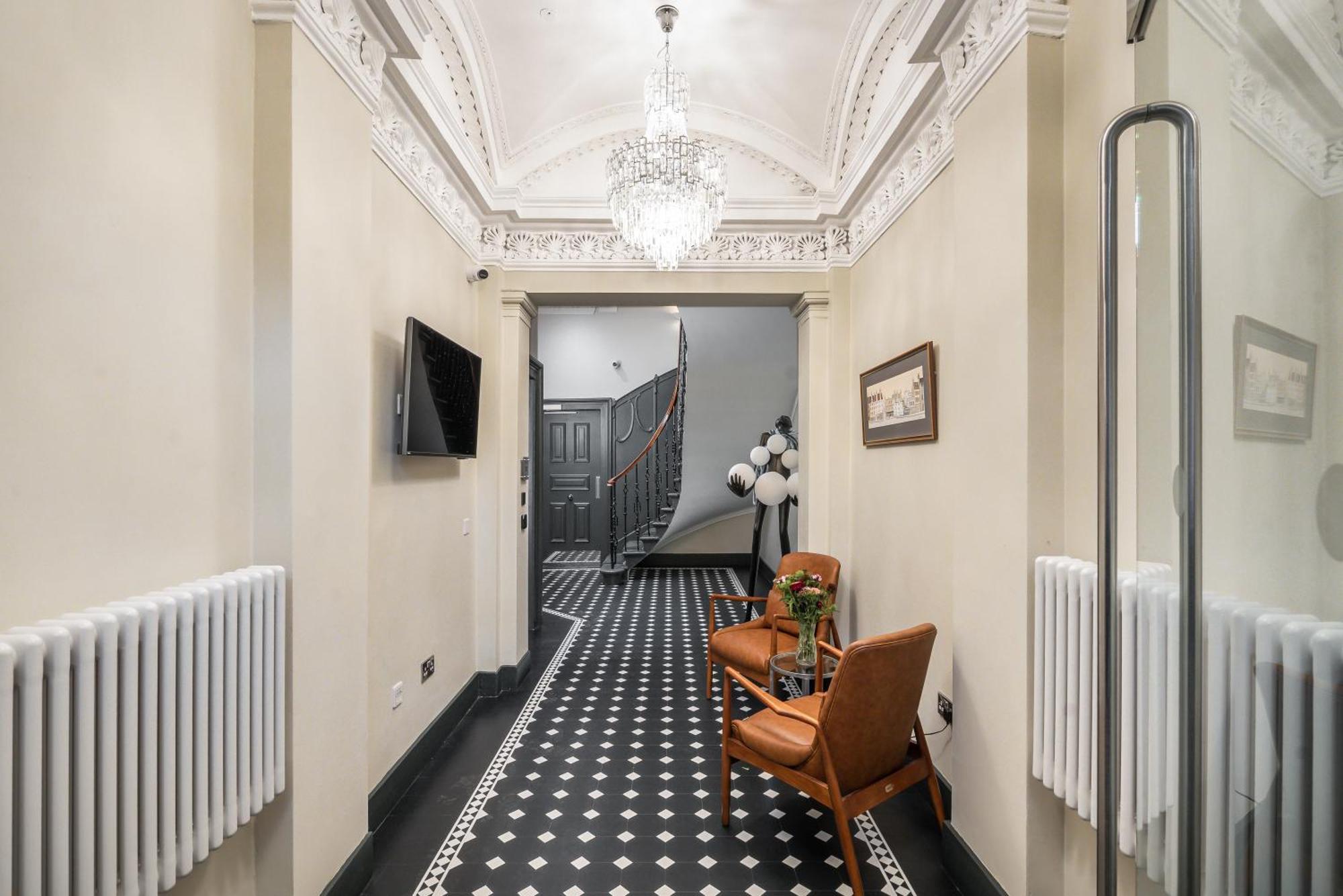 Bonnie Hotel - Smart Boutique Aparthotel - Haymarket Edinburgh — Photos 1